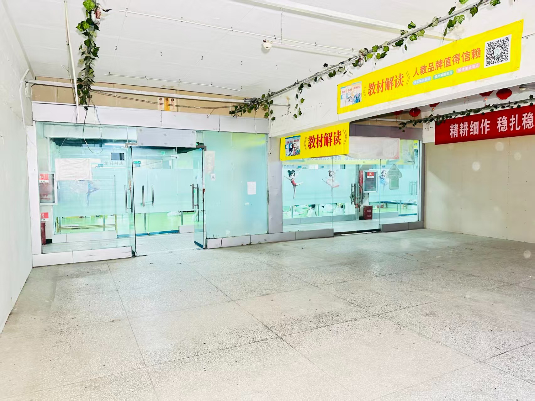 杏坛路提供写字楼、商铺、展示空间、直播间等多种面积选择，满足企业办公、研发、展示、运营等多元需求。